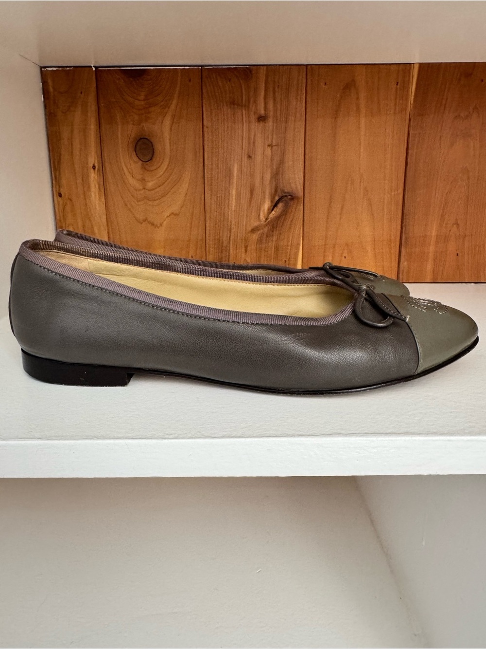 CHANEL Two-Tone Gray Cap-Toe Ballet Flats - Picture 2 of 5